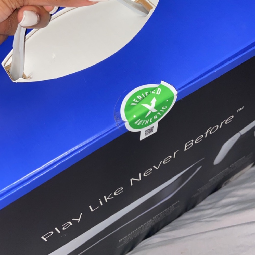 PS5 - Picture 3 of 4